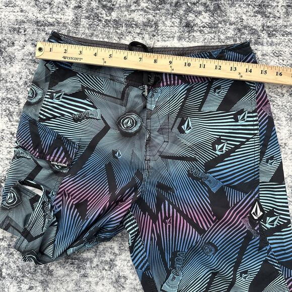 Volcom Mod Tech Boys Youth Size 29 Board shorts Swimwear Trucks Swim Striped - Picture 4 of 8